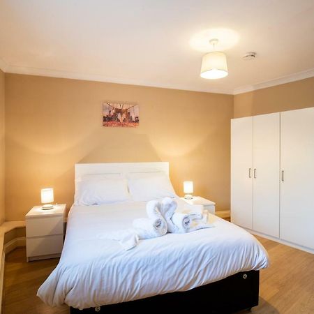 Spacious 2Br Flat In Stansted Apartment Станстед Маунтфитчет Екстериор снимка
