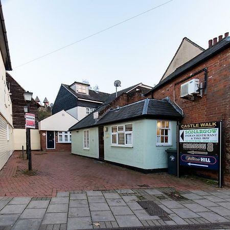 Spacious 2Br Flat In Stansted Apartment Станстед Маунтфитчет Екстериор снимка