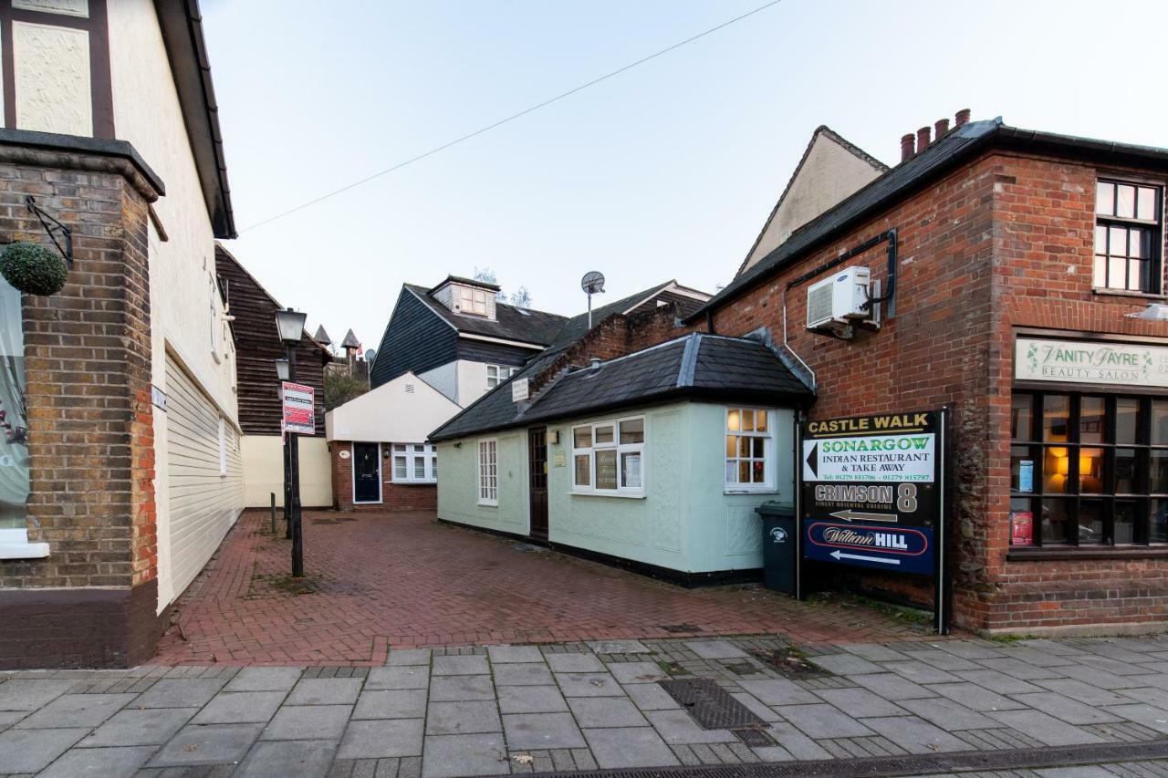 Spacious 2Br Flat In Stansted Apartment Станстед Маунтфитчет Екстериор снимка