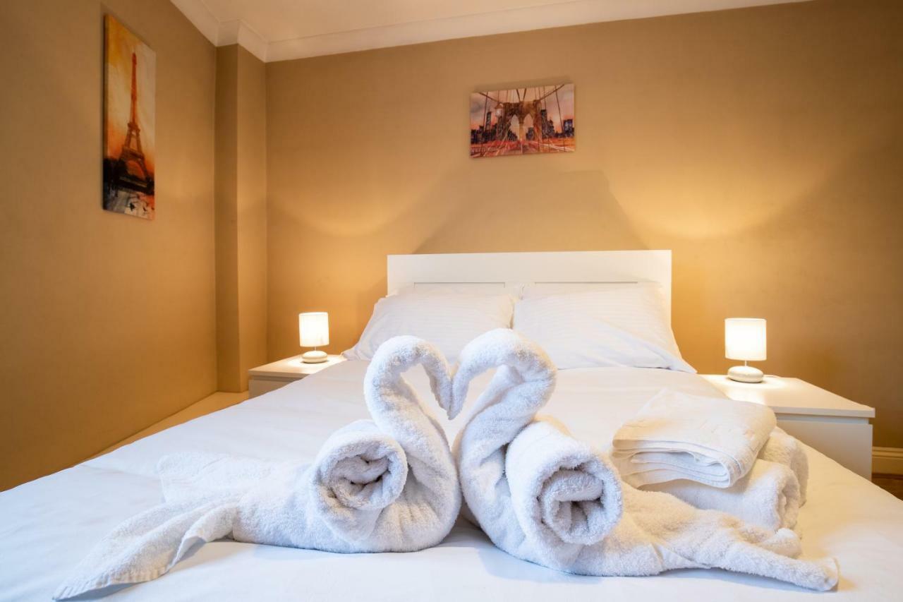 Spacious 2Br Flat In Stansted Apartment Станстед Маунтфитчет Екстериор снимка