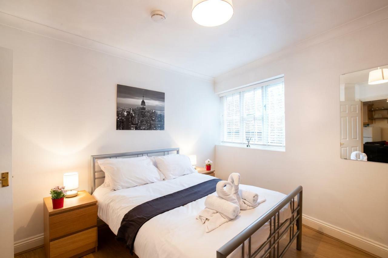 Spacious 2Br Flat In Stansted Apartment Станстед Маунтфитчет Екстериор снимка